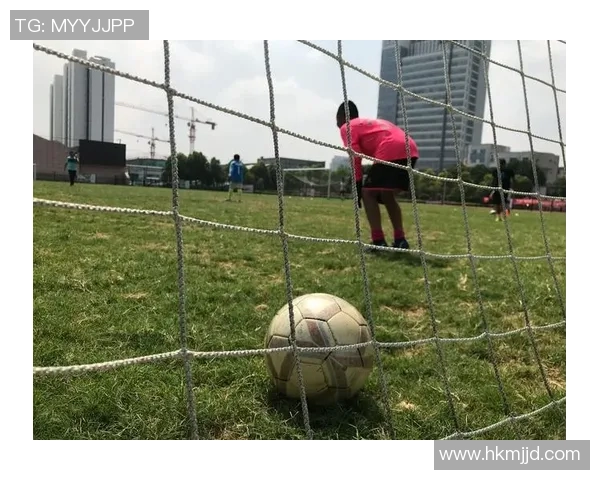 帕奎塔闪耀绿茵场展现足球天赋助力球队争夺荣誉